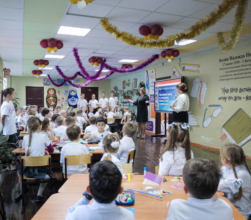 Нижегородские школьники отправили новогоднюю почту для ребят из Харцызска
